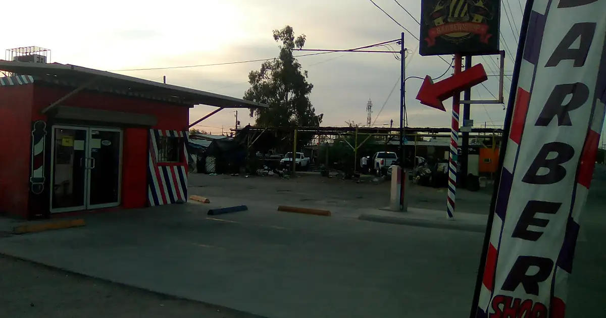BARBERÍA YUGOSLAVIA.