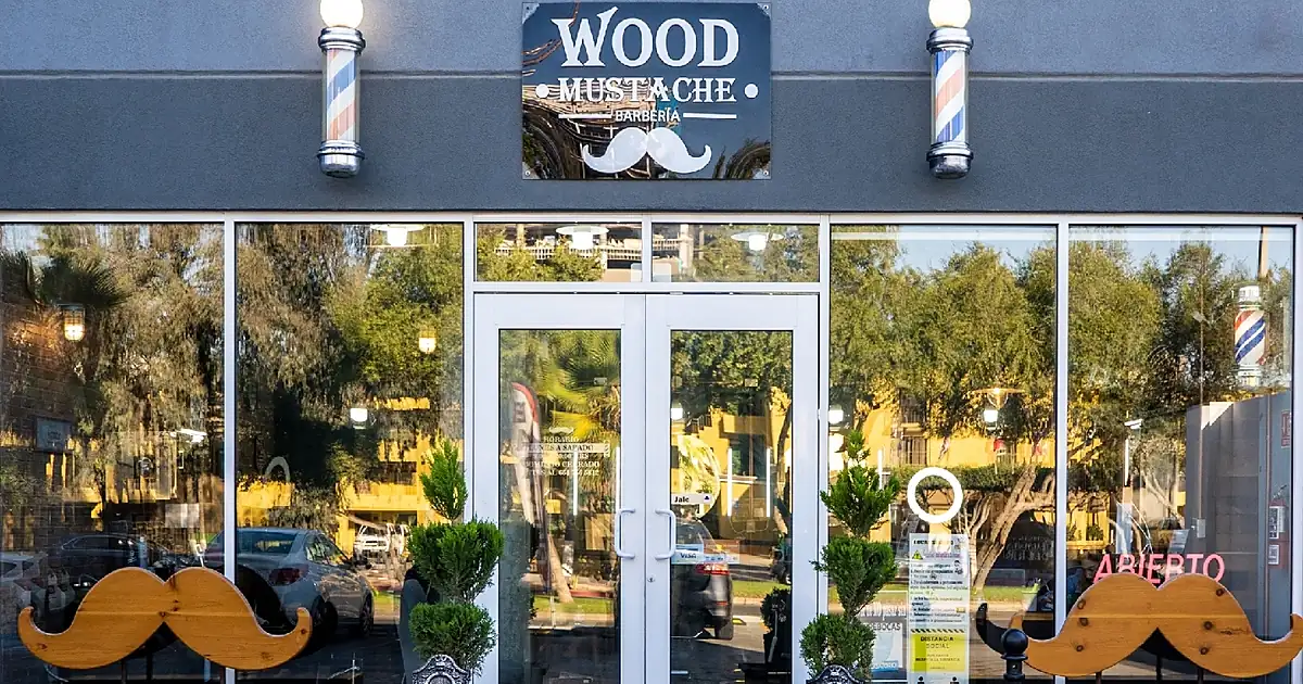 Wood Mustache Barbería