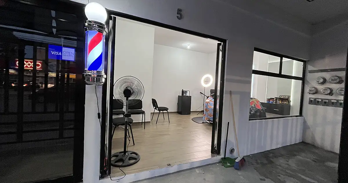 JULIO’S BARBER SHOP