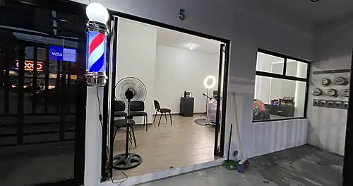 JULIO’S BARBER SHOP