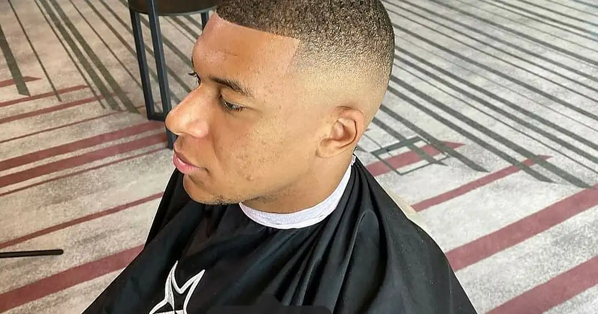 DELUXE BARBER SHOP