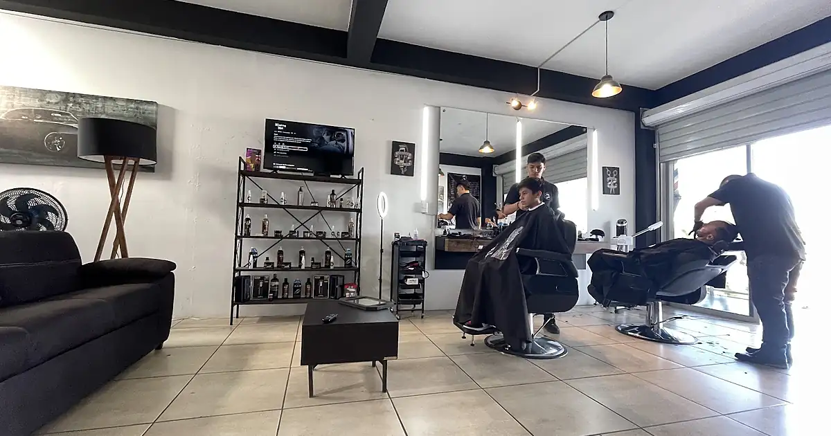 Mr. Charles’ Barber Shop – Barbería y Peluquería