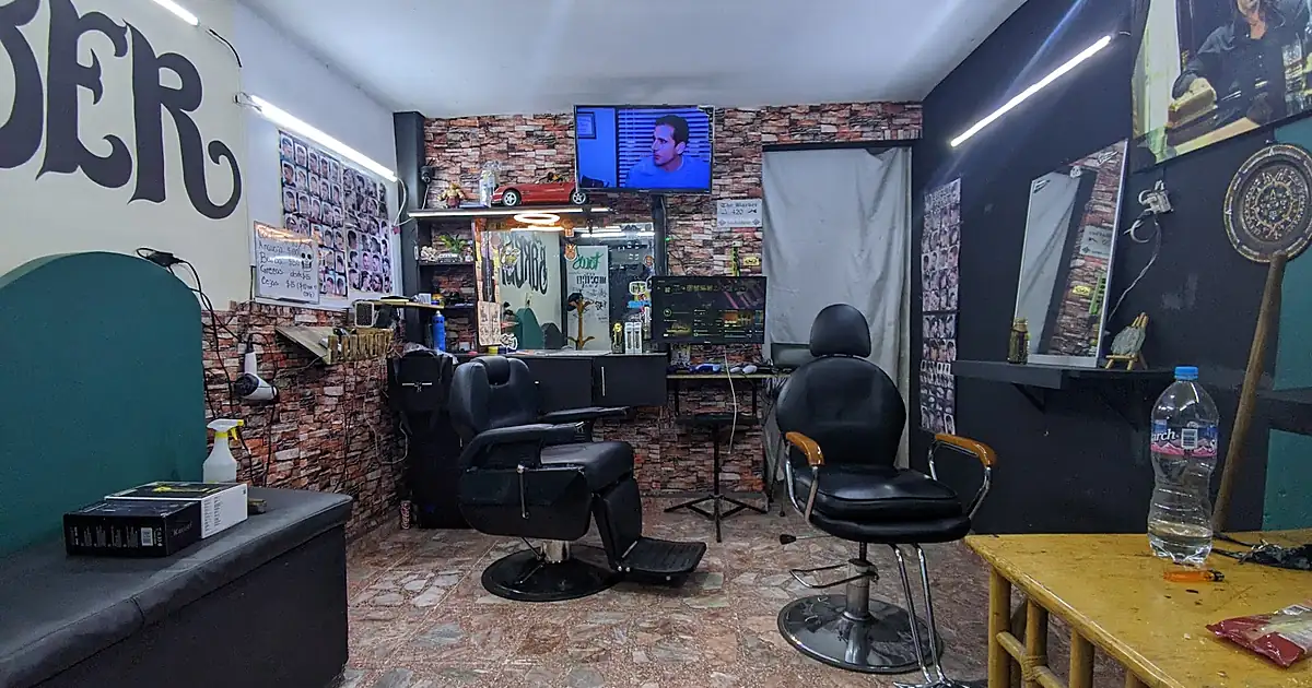 «La Barber del barrio» «Pelón Cutz»