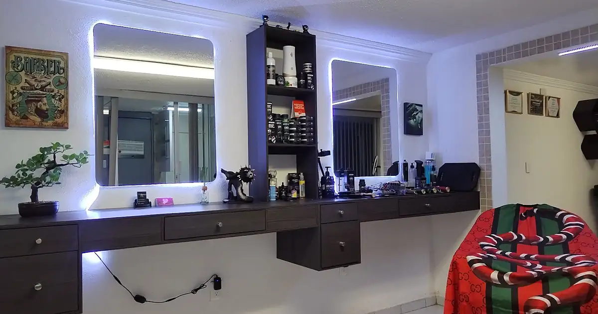MR 76 BarberShop