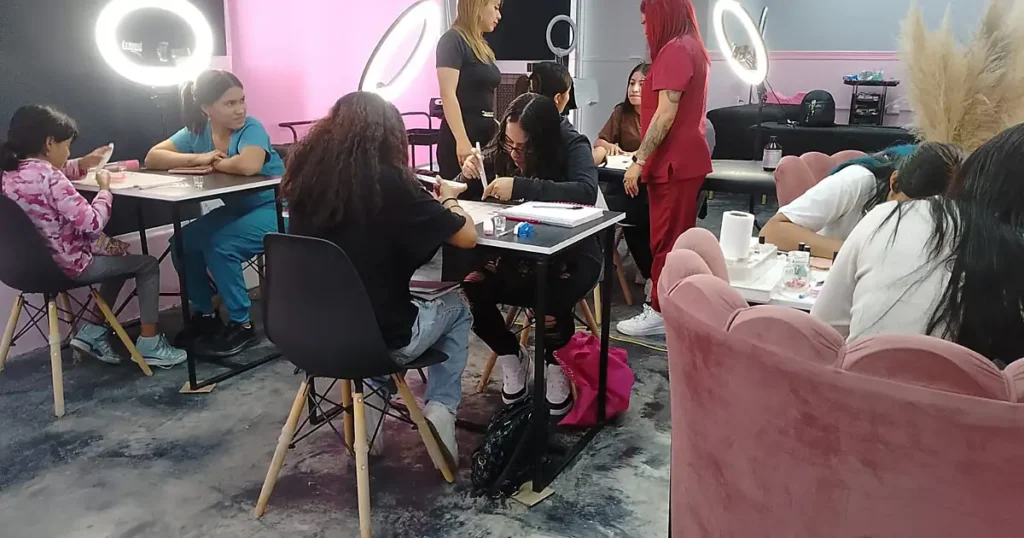 Estudio 19 And Barber Shop