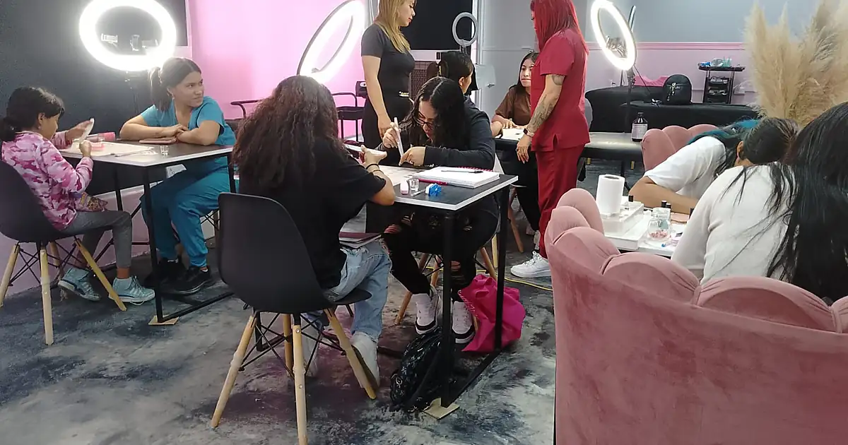 Estudio 19 And Barber Shop