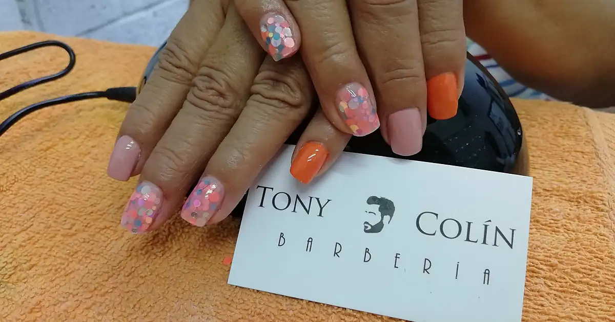 Tony Colín Barbería Y Estética