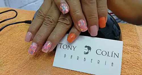 Tony Colín Barbería Y Estética