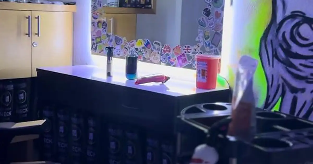 UrbanGraff Barber Shop (BARBERÍA)